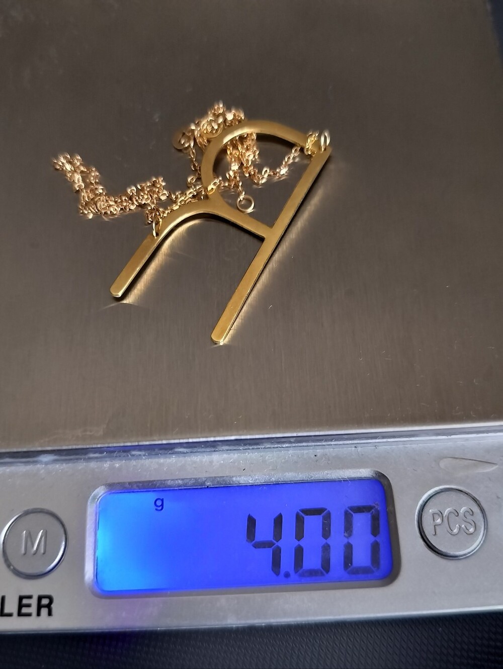 18k "R" initial necklace! - Picture 7 of 7